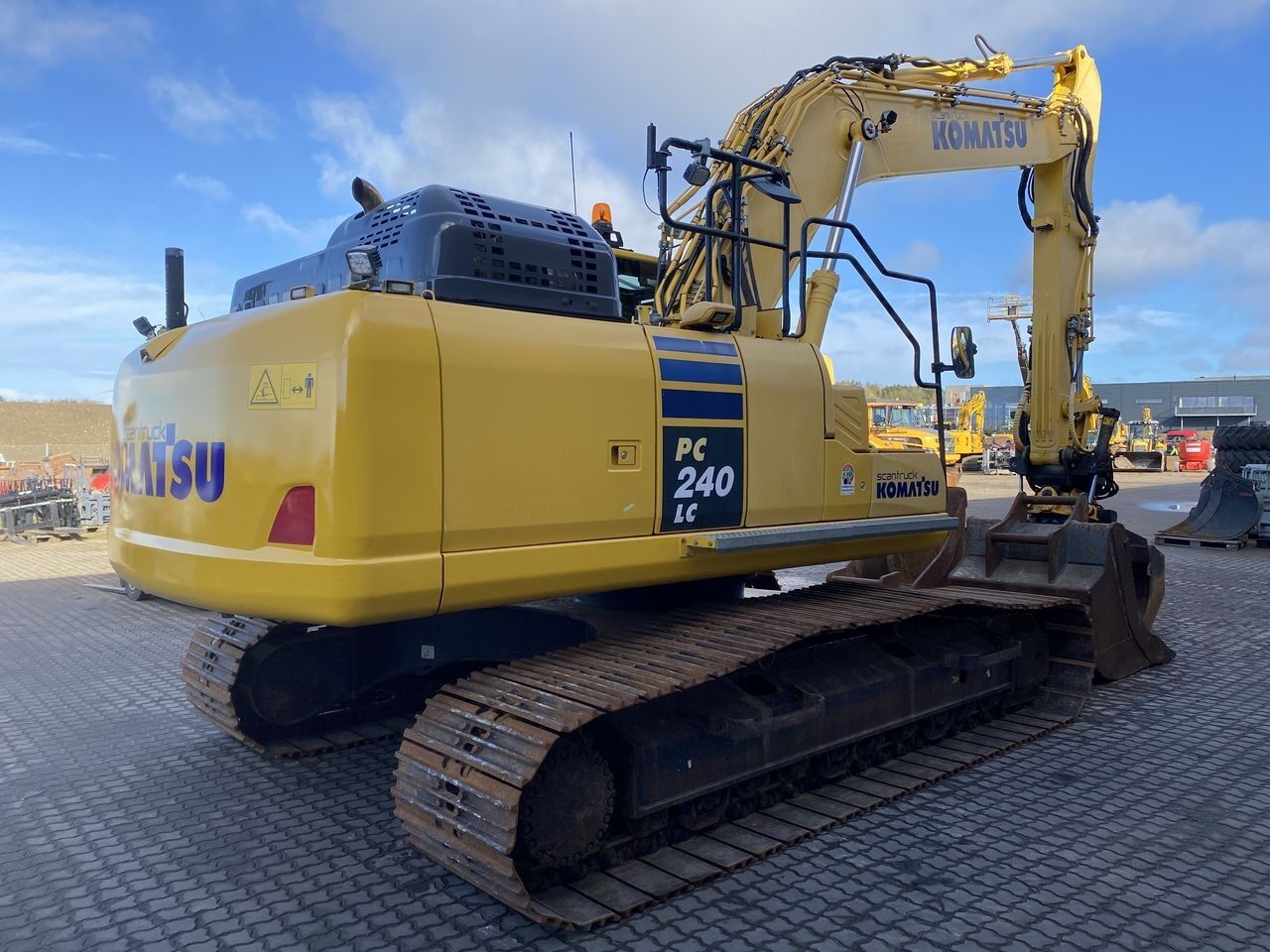 2017 Komatsu PC240LC-11 Crawler Excavator