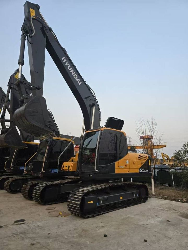 2025 Hyundai 220 Crawler Excavator