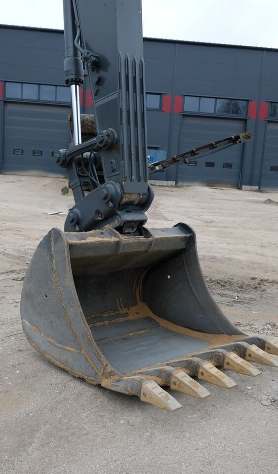 2020 Volvo EC220E Crawler Excavator