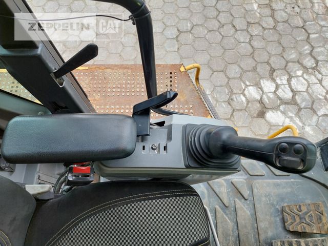 2019 Caterpillar 390FL Crawler Excavator