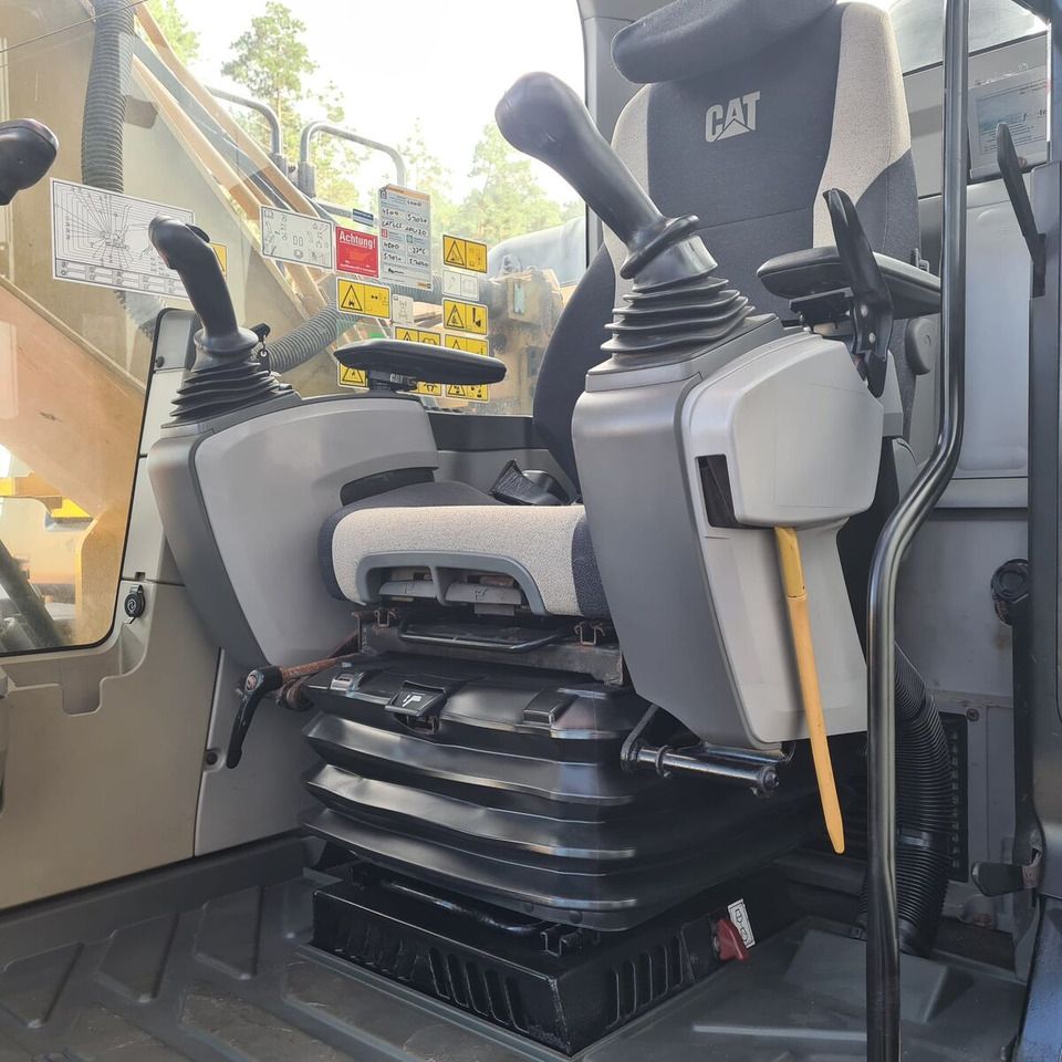 2016 Caterpillar 320E Crawler Excavator