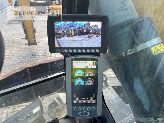 2015 Caterpillar MH3022 Material Handler