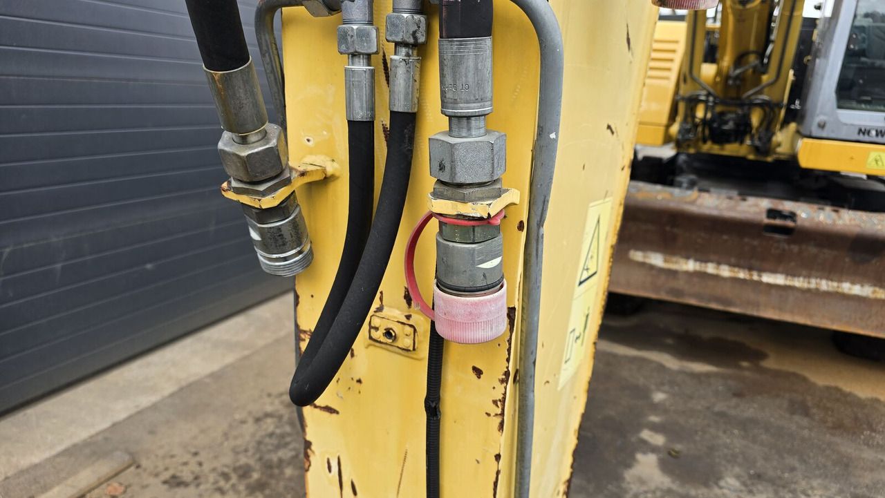 2011 New Holland WE150C Wheel Excavator