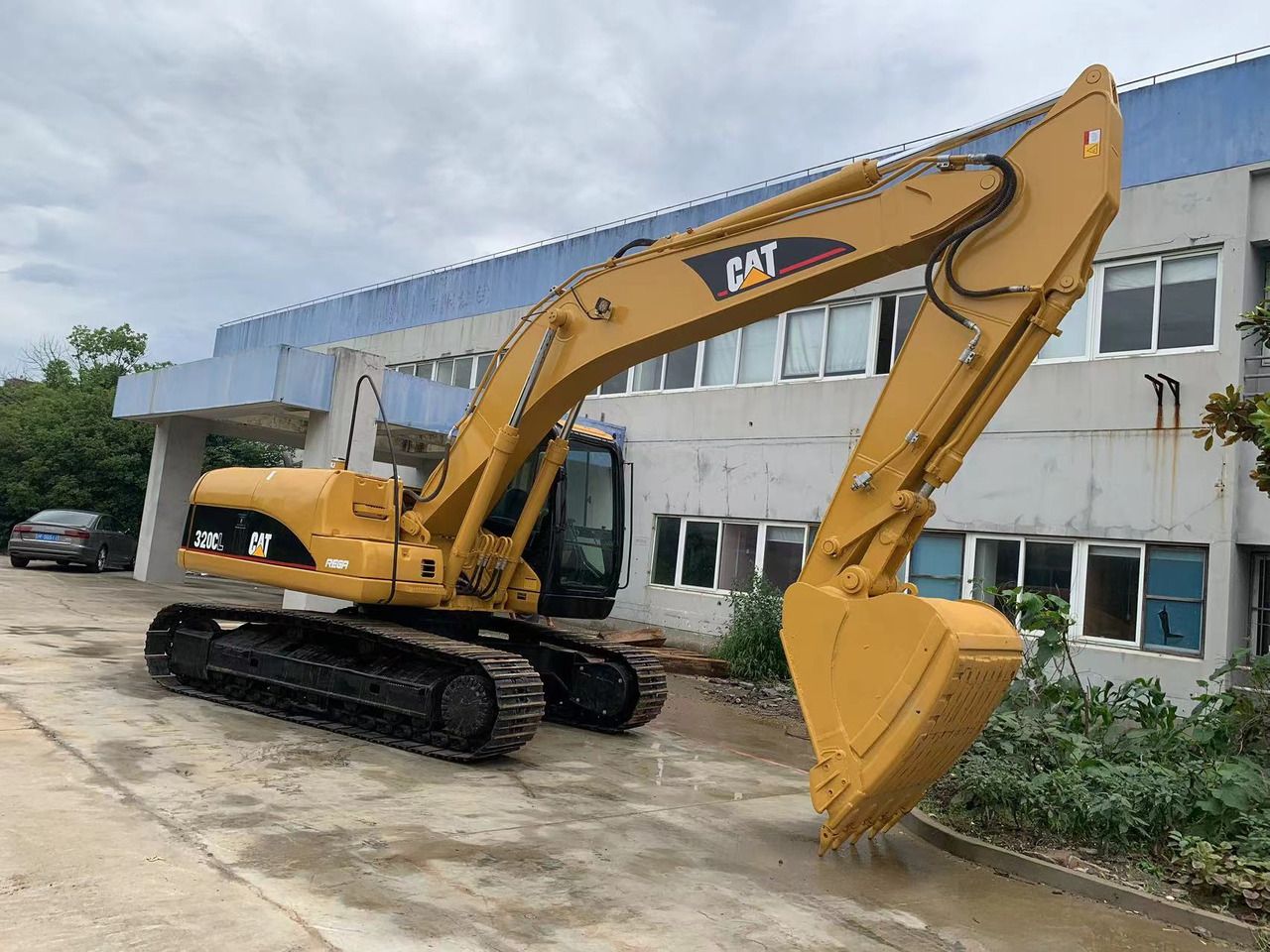 Escavatore cingolato Caterpillar 320CL del 2022