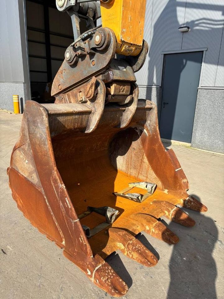 2021 Liebherr R945 Crawler Excavator