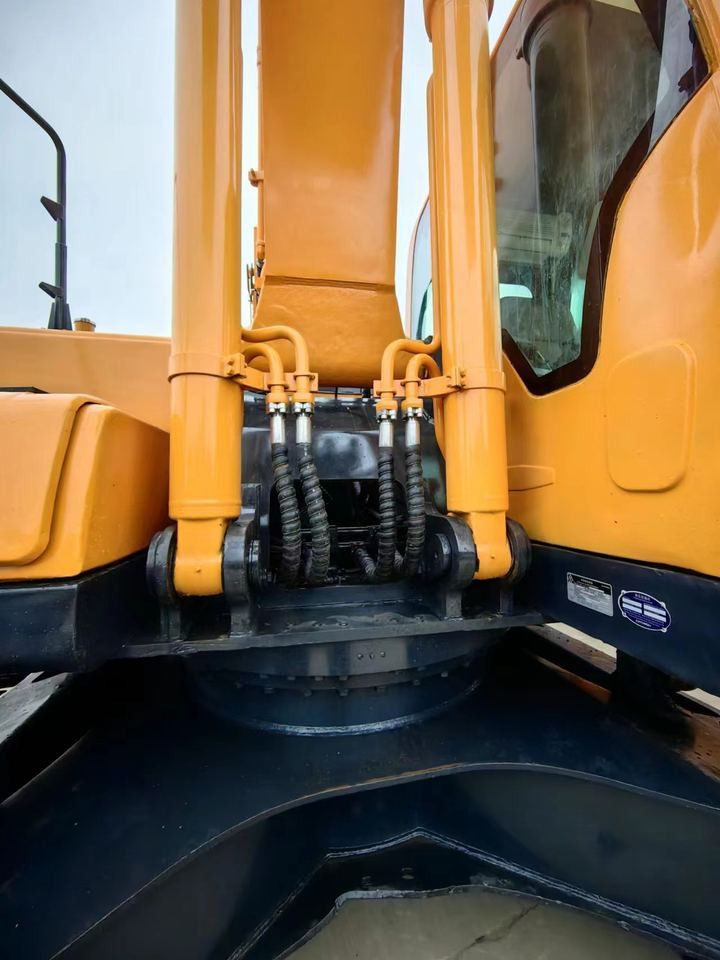 Hyundai 220-9S Crawler Excavator