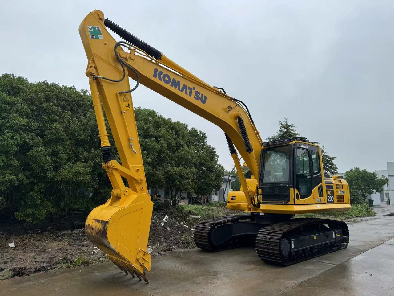 2023 Komatsu PC200-8 Crawler Excavator