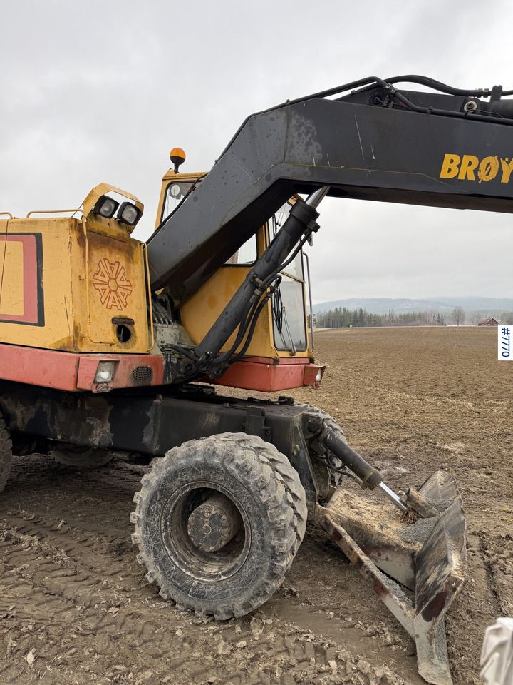 1986 Åkerman H7MC Wheel Excavator