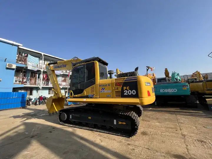 2020 Komatsu PC200-8 Crawler Excavator