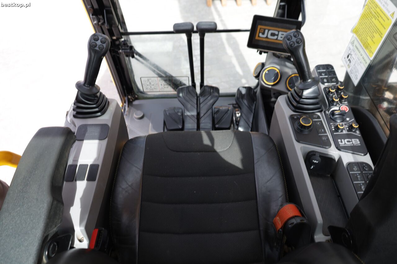 2022 JCB 220X Crawler Excavator