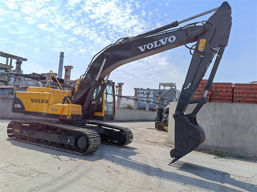2023 Volvo EC210B Crawler Excavator