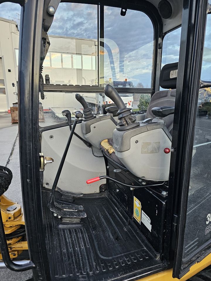 2015 Caterpillar 302.7DCR Mini Excavator