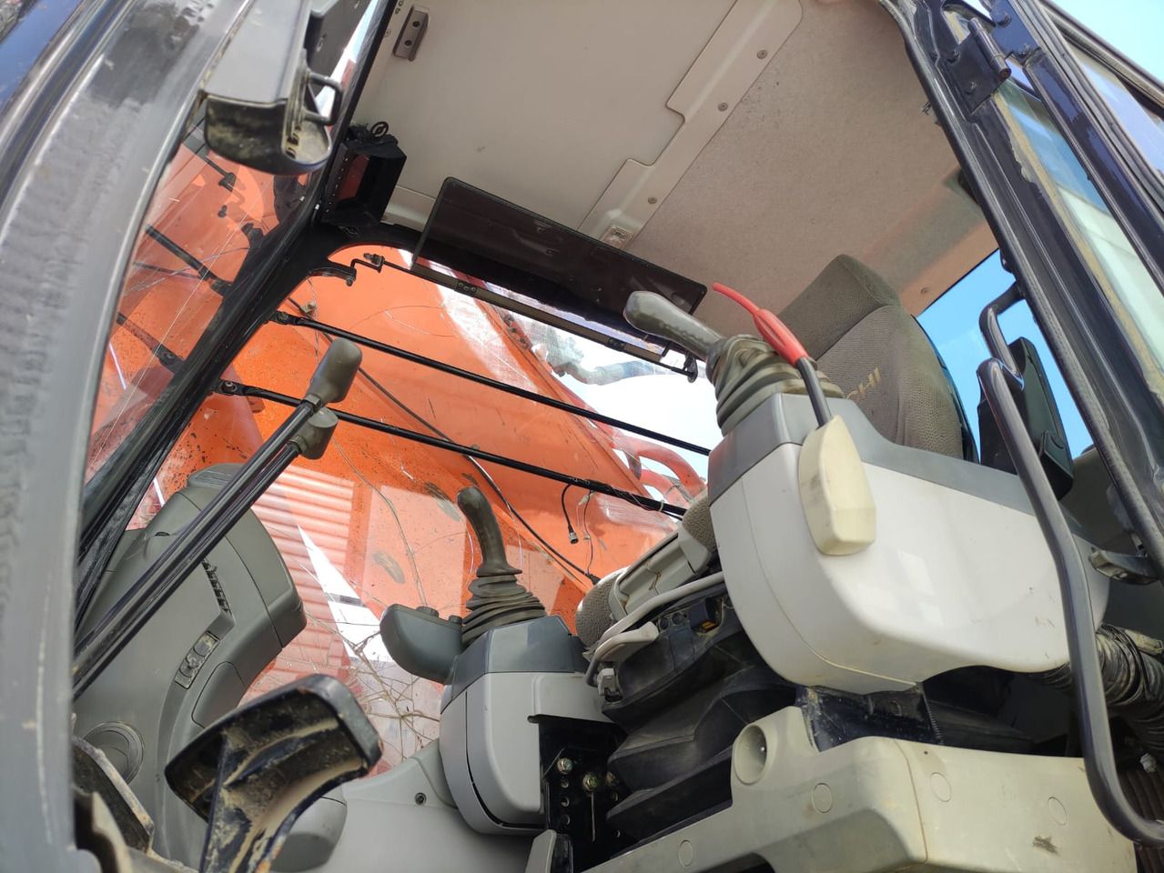 2015 Hitachi ZX520LCH-5B