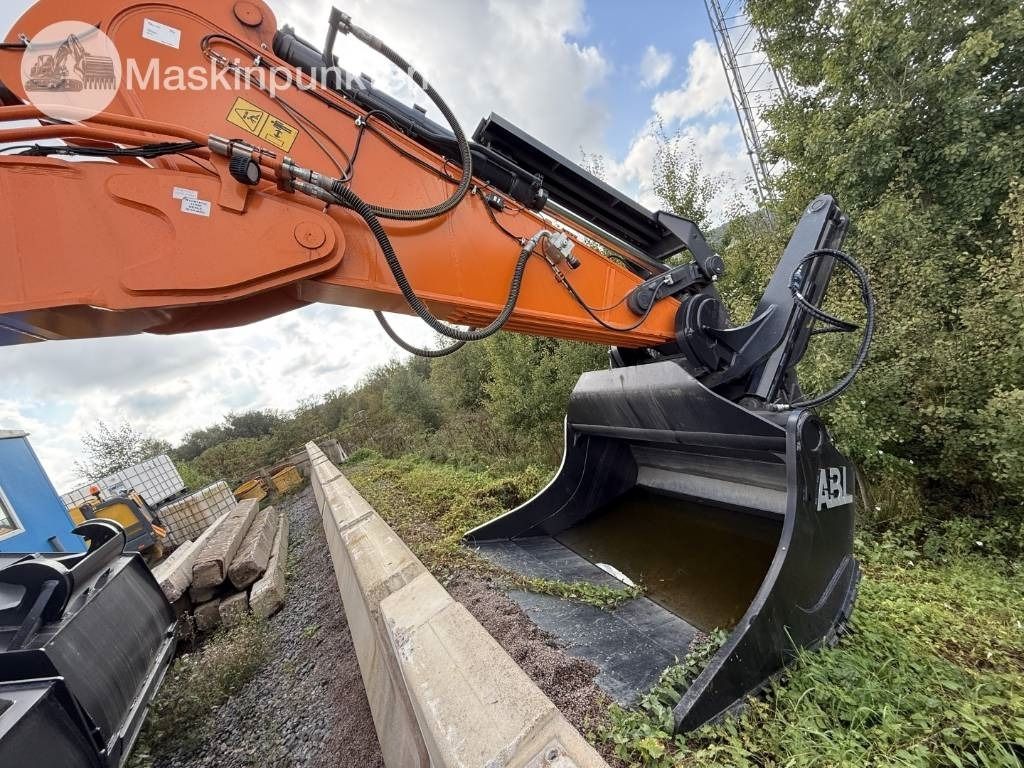 2025 Develon 800LC-7 Crawler Excavator