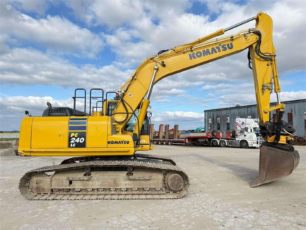 2012 Komatsu PC240LC-10 Crawler Excavator