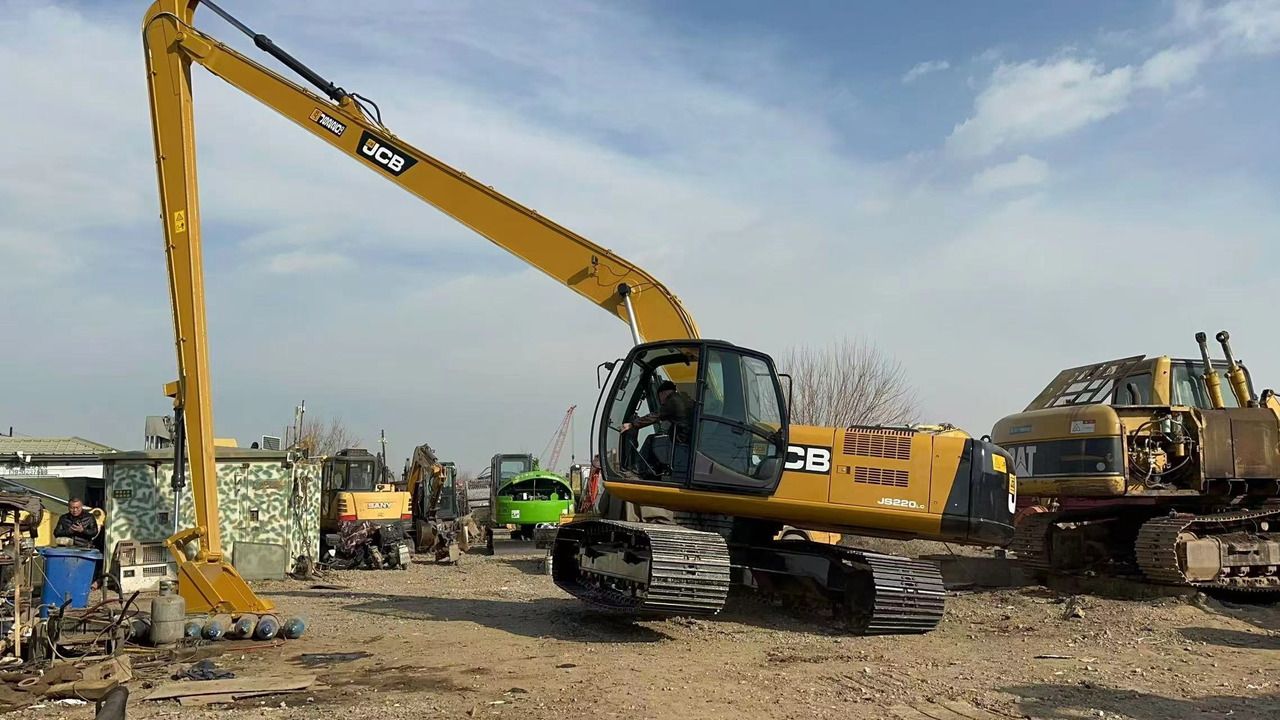 2019 JCB JS220LC Crawler Excavator