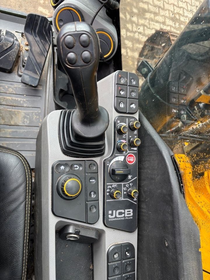 2018 JCB 220X Crawler Excavator