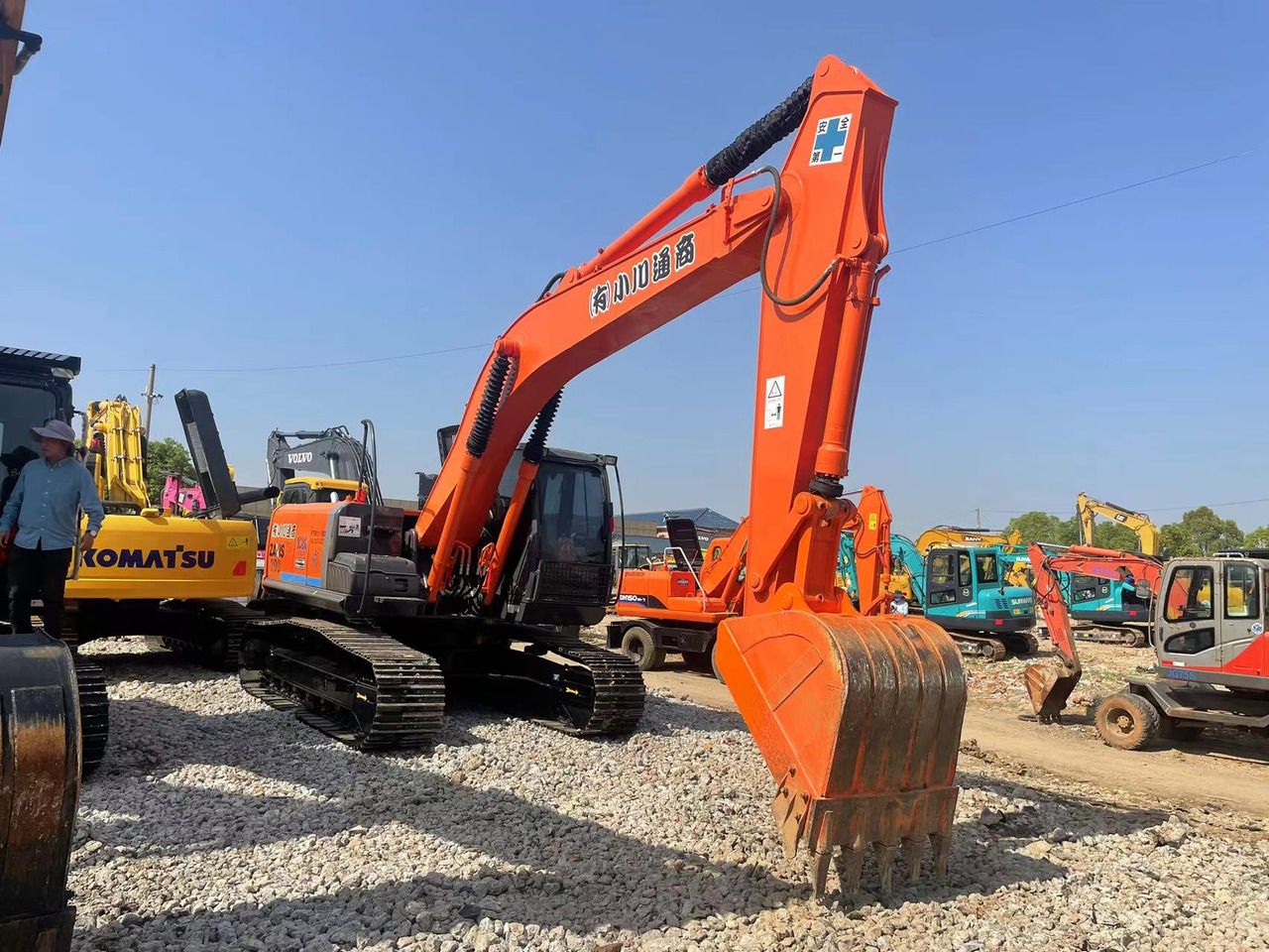 Escavadora de rastos Hitachi ZX200-3G de 2023