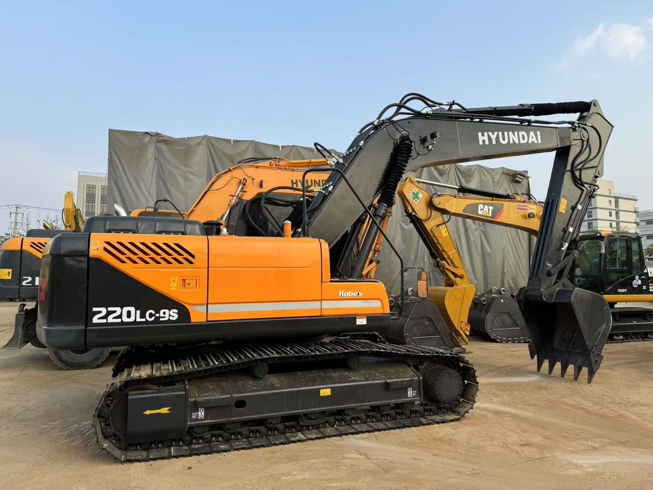 2022 Hyundai R220LC-9S Crawler Excavator