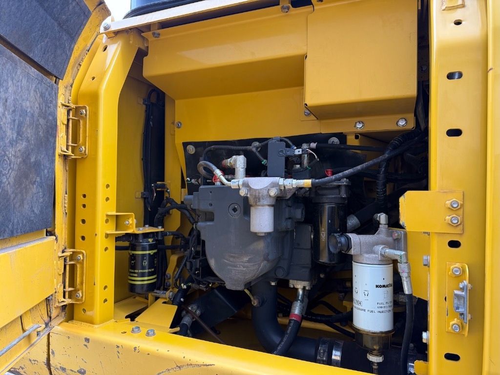 2020 Komatsu PC240LC-11 Crawler Excavator