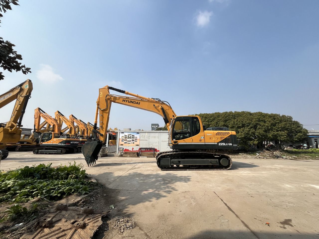 2023 Hyundai R220LC-9S Crawler Excavator