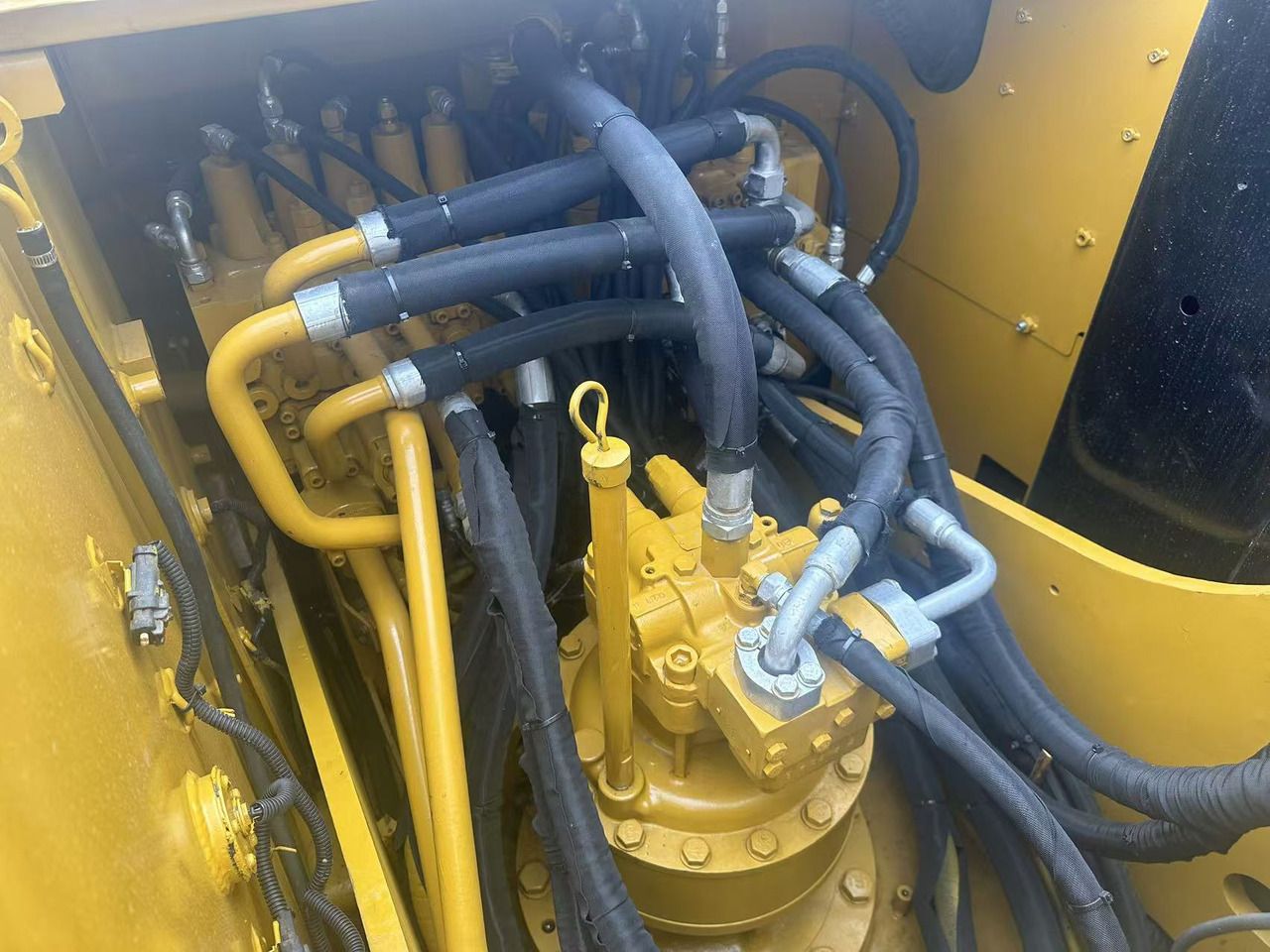 Escavadora de Rastos Caterpillar 320D2L