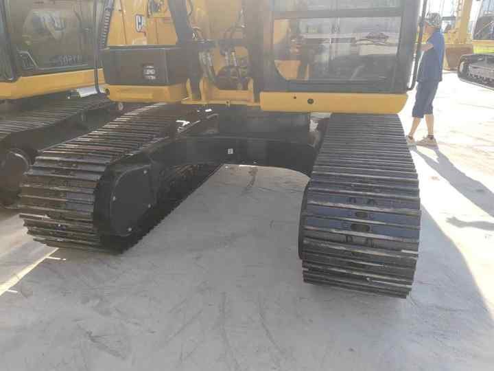 Koparka gąsienicowa Caterpillar 315D Caterpillar 315D crawler excavator, rear view of undercarriage