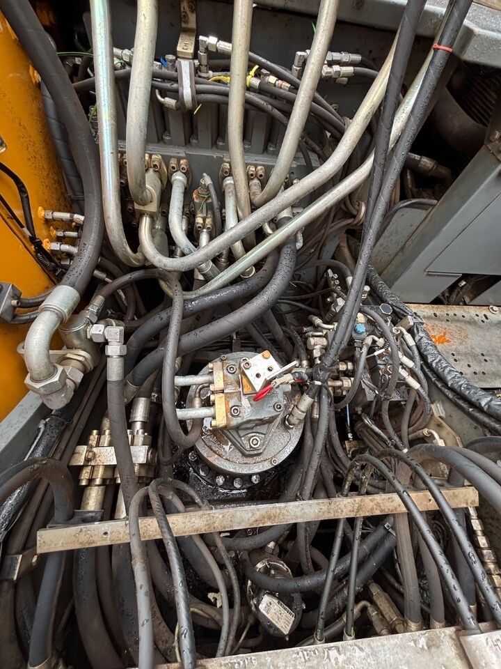 2015 Liebherr LH40 Material Handler