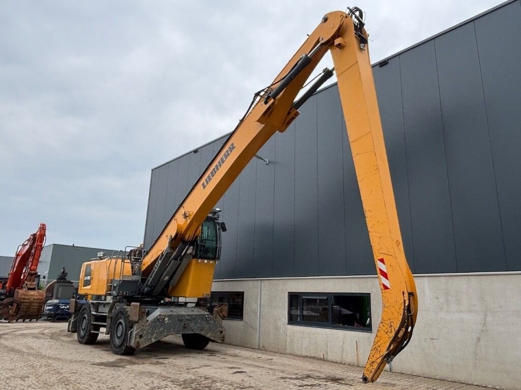 2015 Liebherr LH40 Material Handler