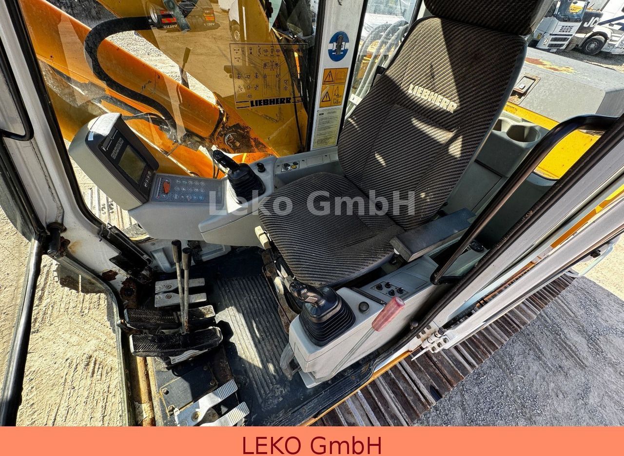 2003 Liebherr R 904 HDSL Crawler Excavator
