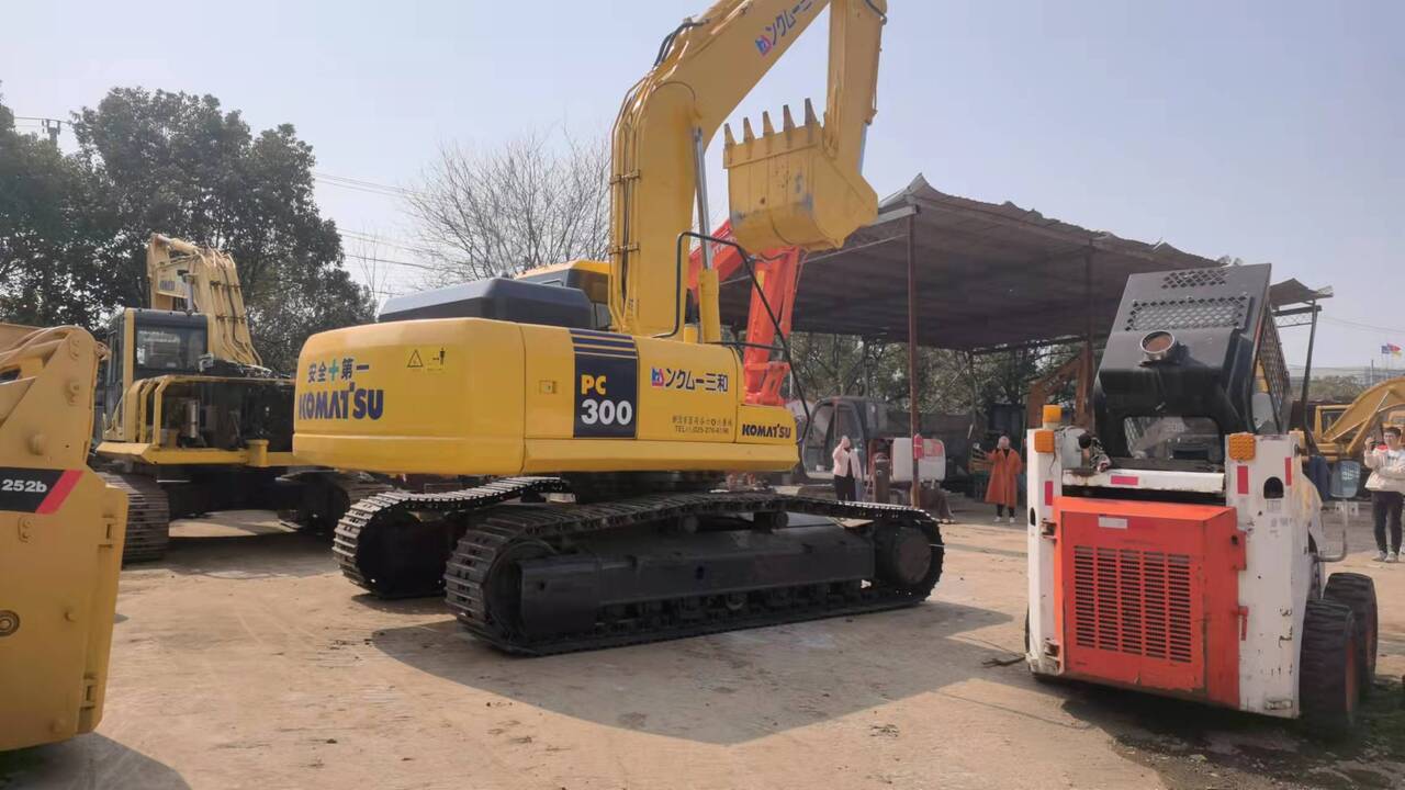 2011 Komatsu PC300-7 Crawler Excavator