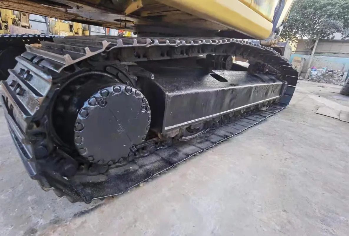 2022 Komatsu PC220 Crawler Excavator