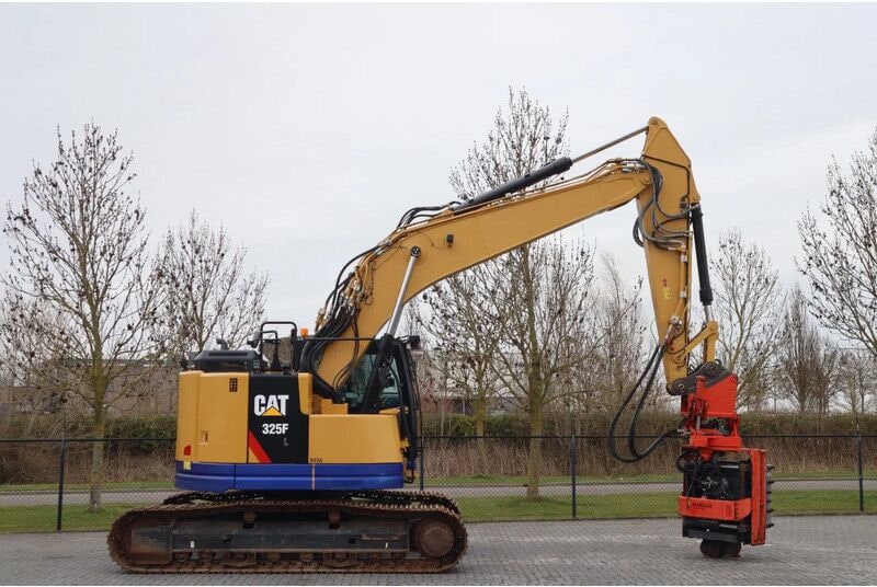 2018 Movax 325 F LCR Crawler Excavator