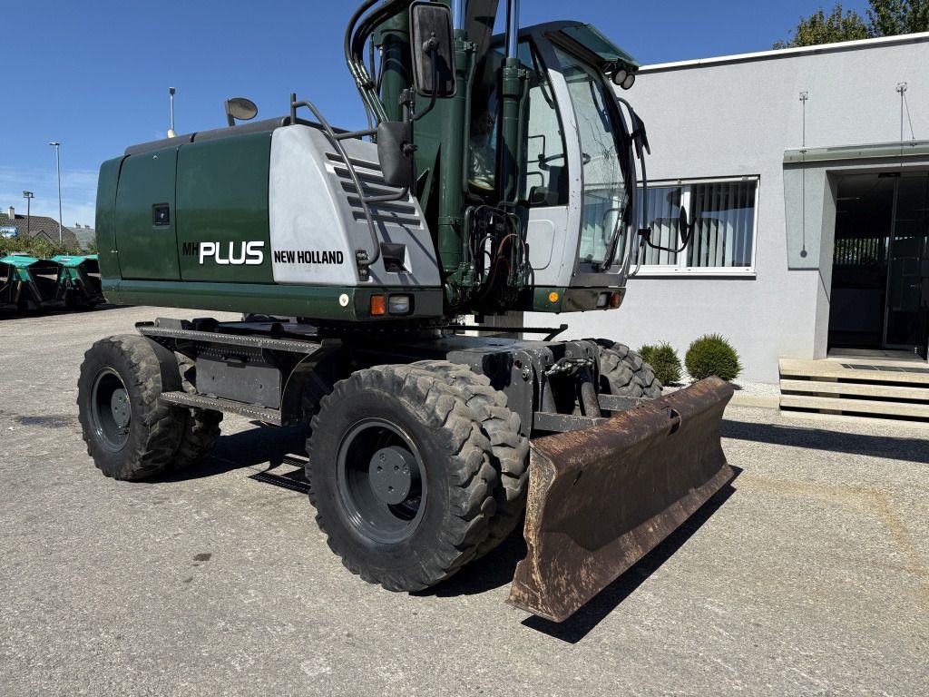 2009 New Holland MH-PLUS Wheel Excavator