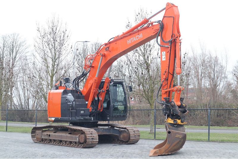 Hitachi ZX225 US LC-6 | Rototilt | Bucket | GOOD Condition (2018)