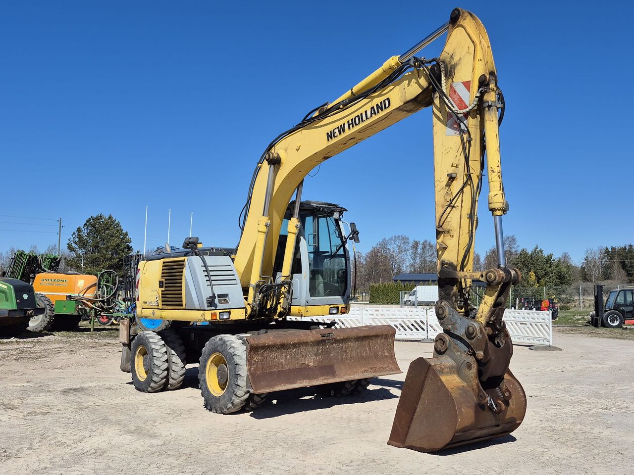 2007 New Holland MH-PLUS Wheel Excavator