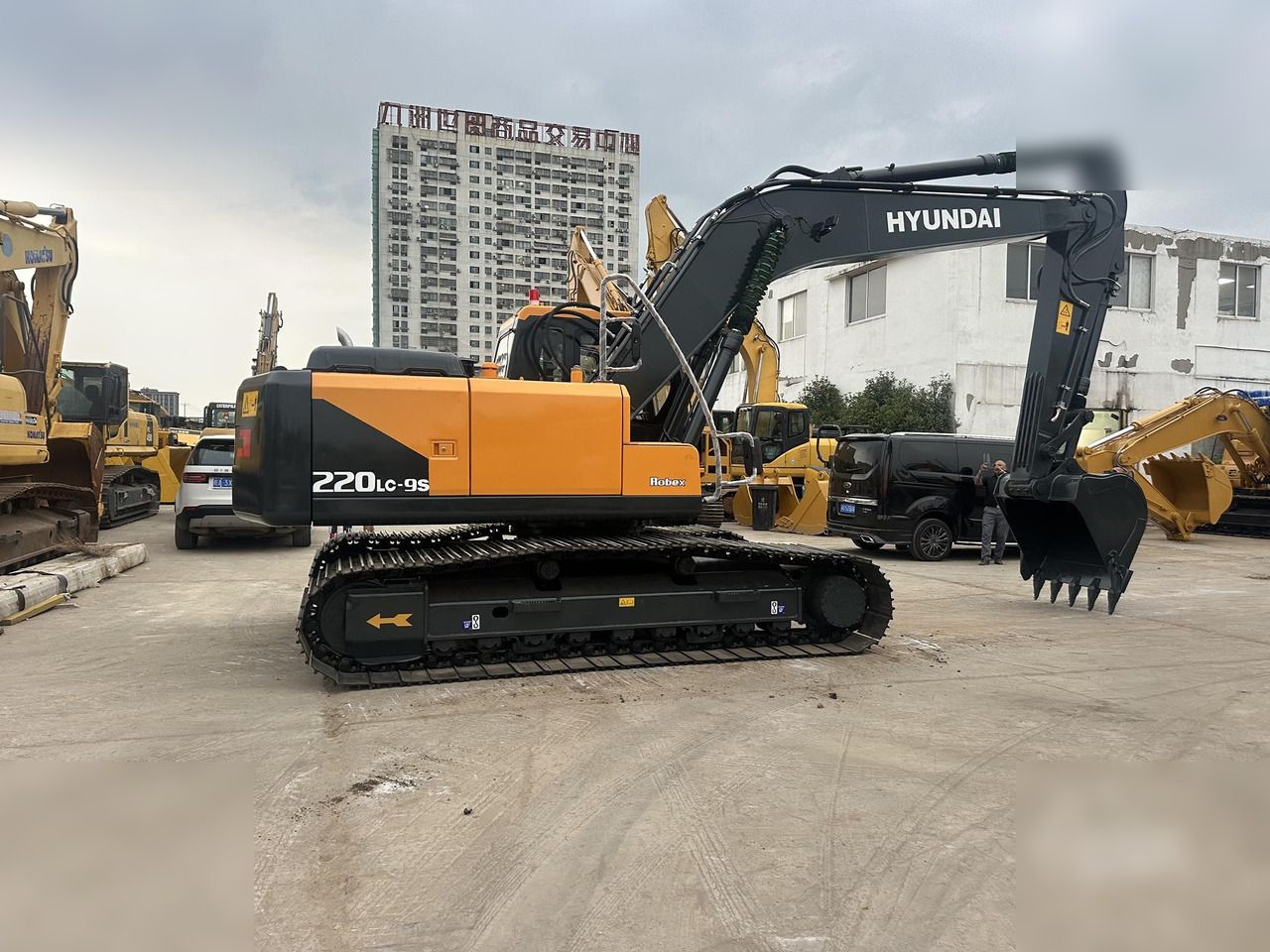 2020 Hyundai R220LC-9S Crawler Excavator