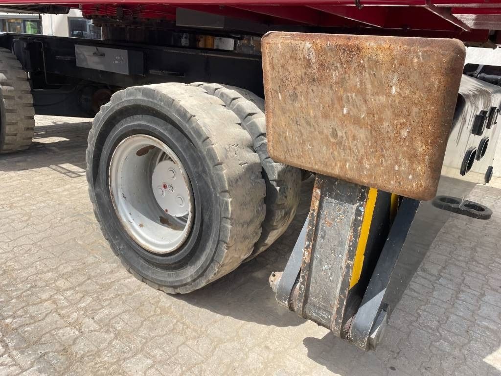 2011 Fuchs MHL380 Material Handler