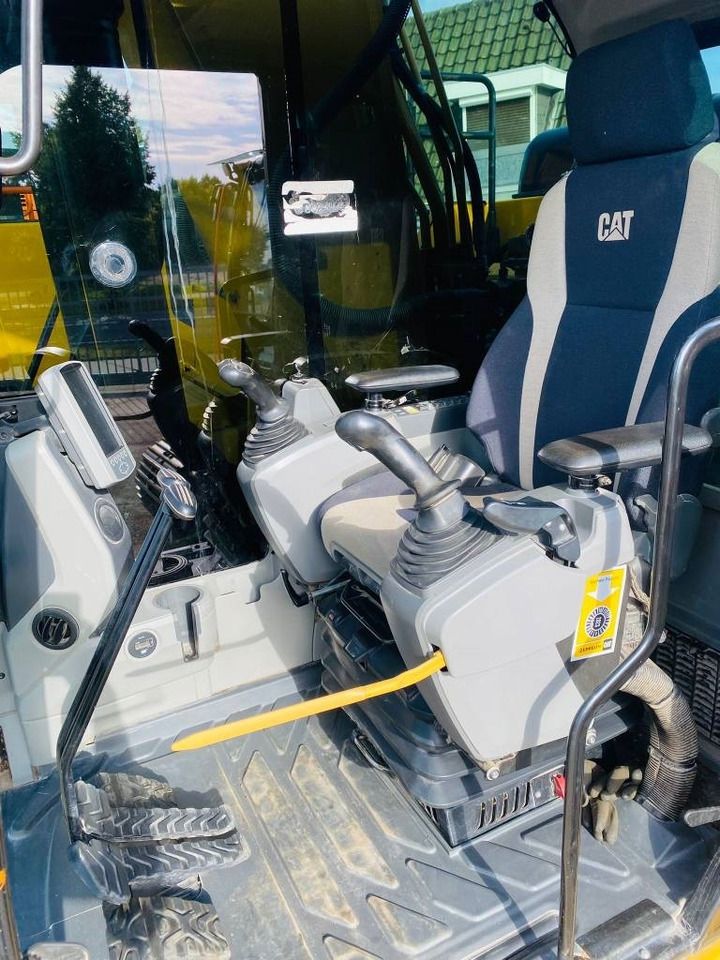 2017 Caterpillar 330FLN Crawler Excavator