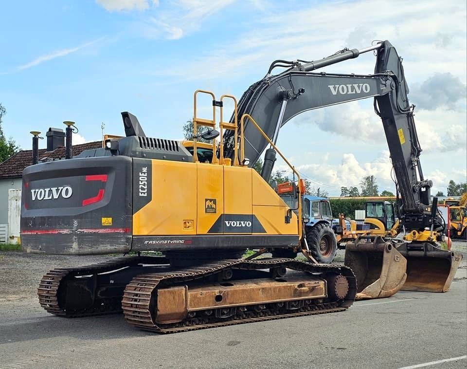 2015 Volvo EC250ENL Crawler Excavator