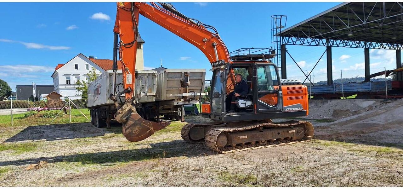 Doosan DX140LC-5 Crawler Excavator