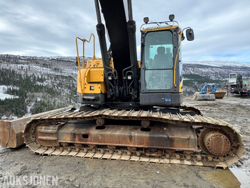 2011 Volvo ECR305CL excavator front view