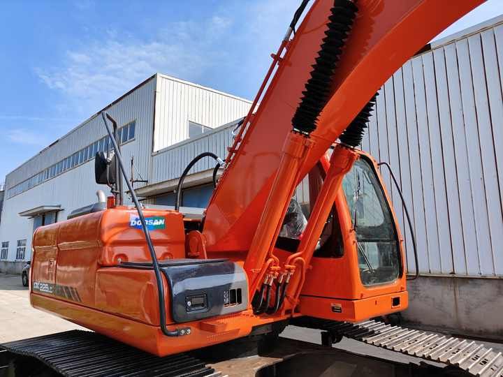 2020 Doosan 225LC Crawler Excavator