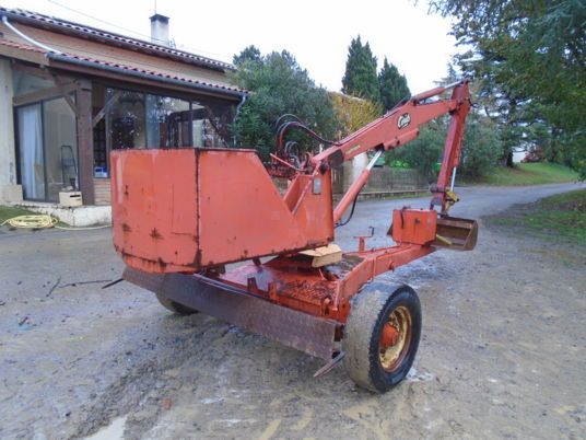 1995 Ceres 3000 excavator, rear three-quarter view 1995 Ceres 3000 excavator, rear three-quarter view