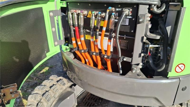 XCMG XE27CR-EV Mini Excavator