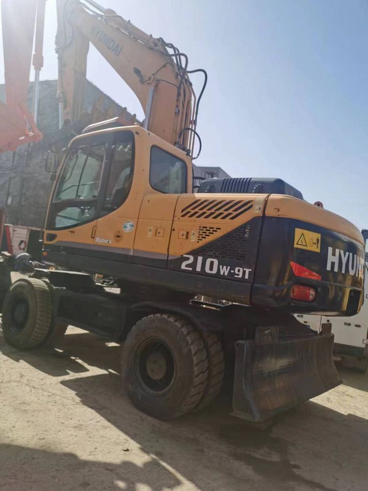 2021 Hyundai R210W-9 Wheel Excavator