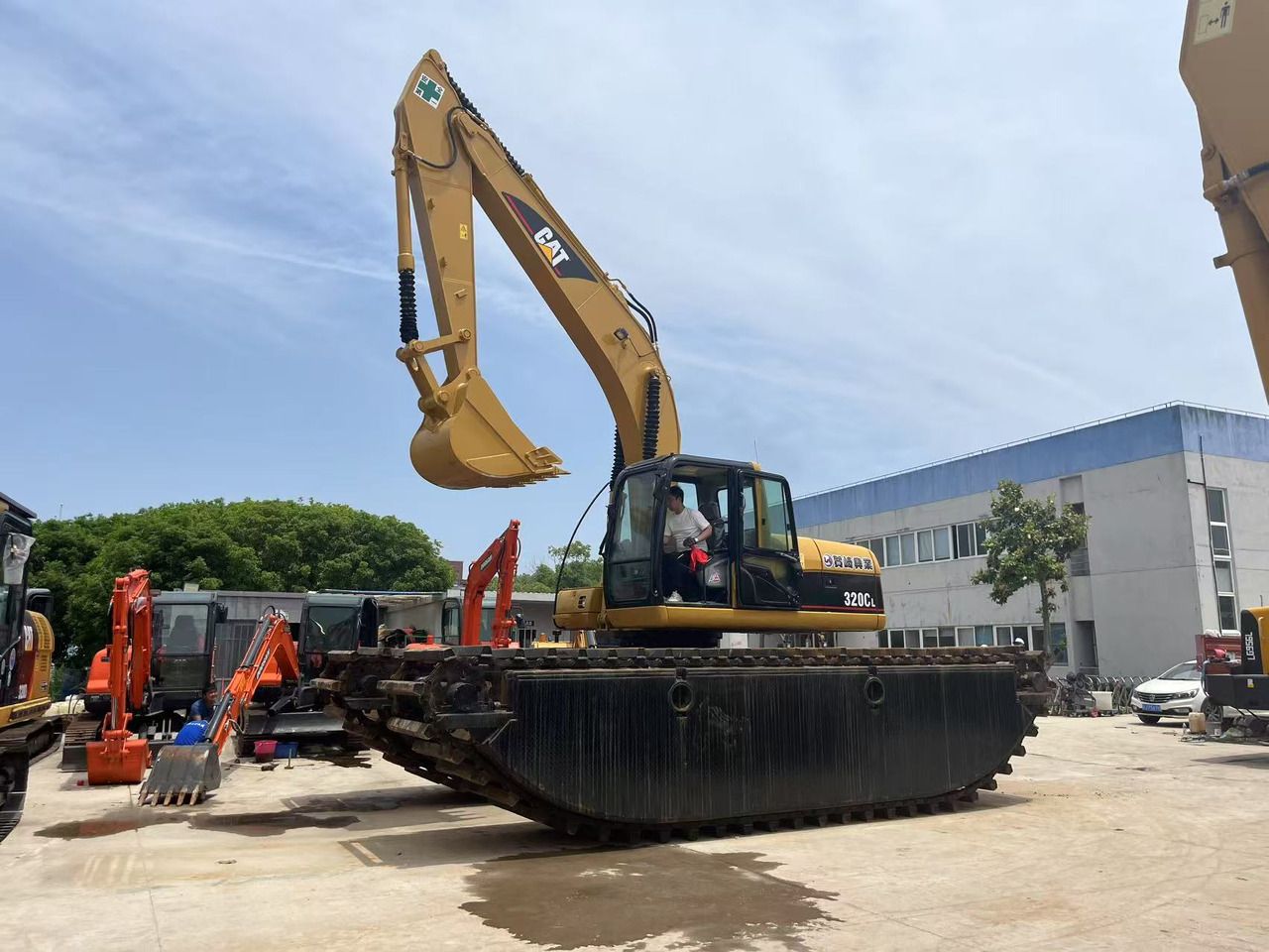 2020 Caterpillar 320CL Amphibious Excavator