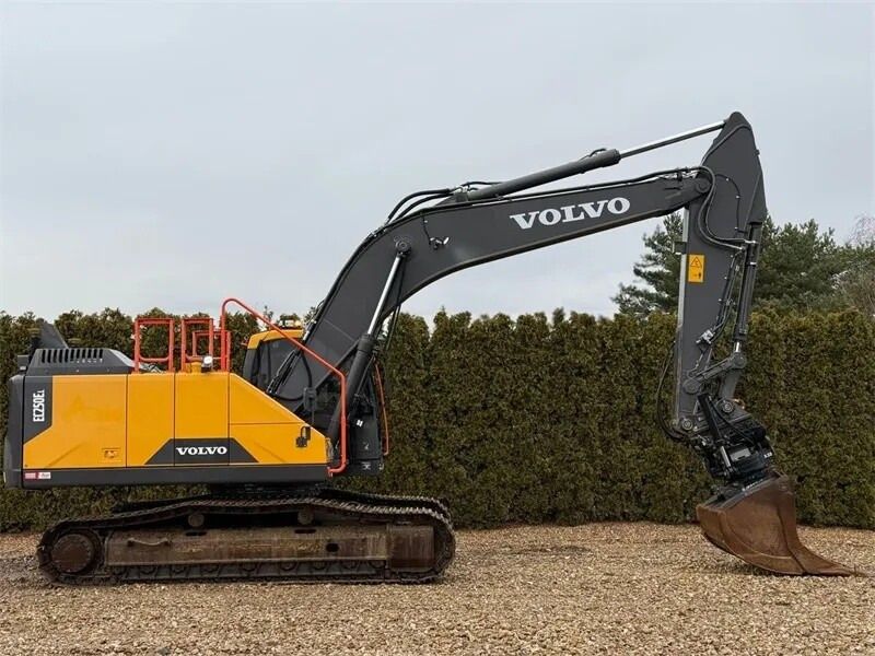 Volvo EC250 Crawler Excavator