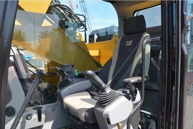 2016 Caterpillar 325FL Crawler Excavator