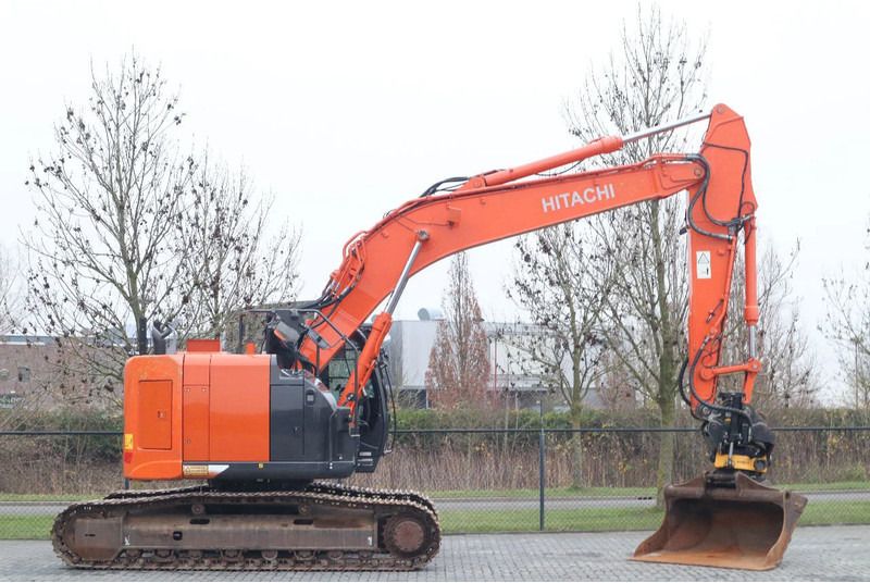 Hitachi ZX225 US LC-6 | Rototilt | Bucket | GOOD Condition (2018)